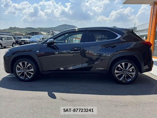 Lexus UX 2019-10 8562501-11