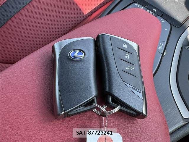 Lexus UX 2019-10 8562501-5