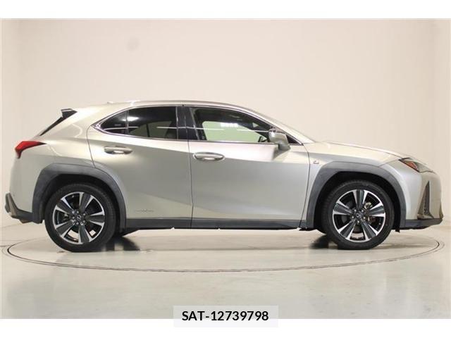 Lexus UX 2019-02 8666433-11