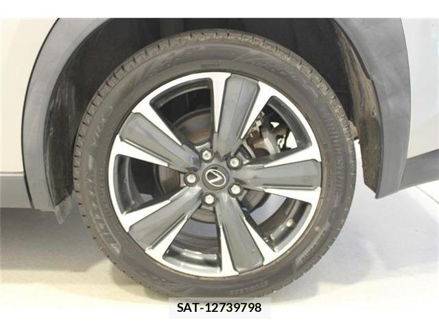 Lexus UX 2019-02 8666433-22