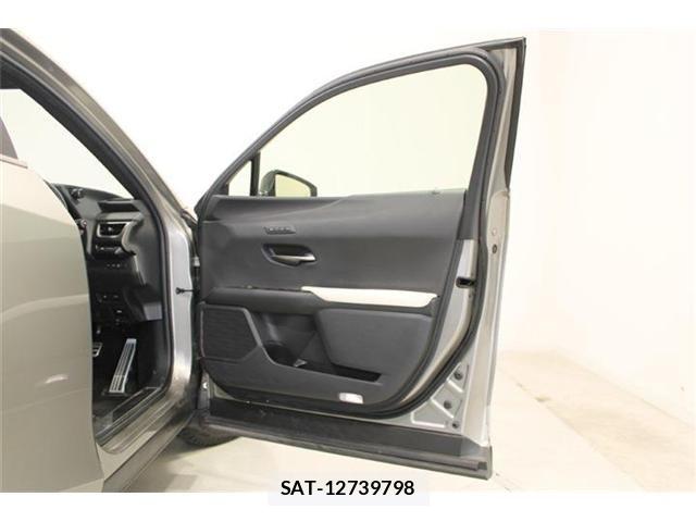 Lexus UX 2019-02 8666433-27