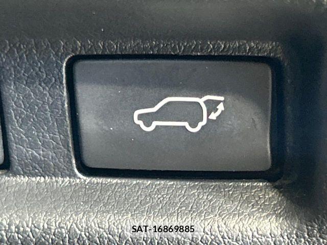 Lexus UX 2020-10 8666432-5