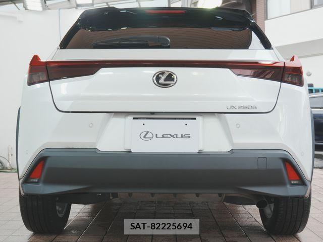 Lexus UX 2023-07 8685882-9