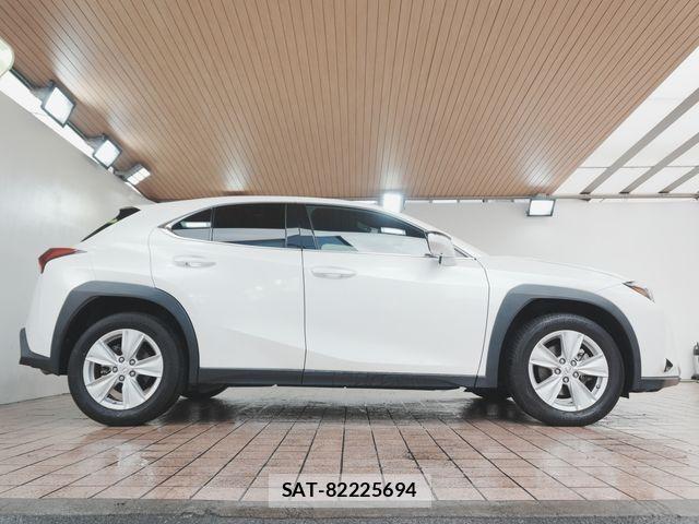 Lexus UX 2023-07 8685882-6