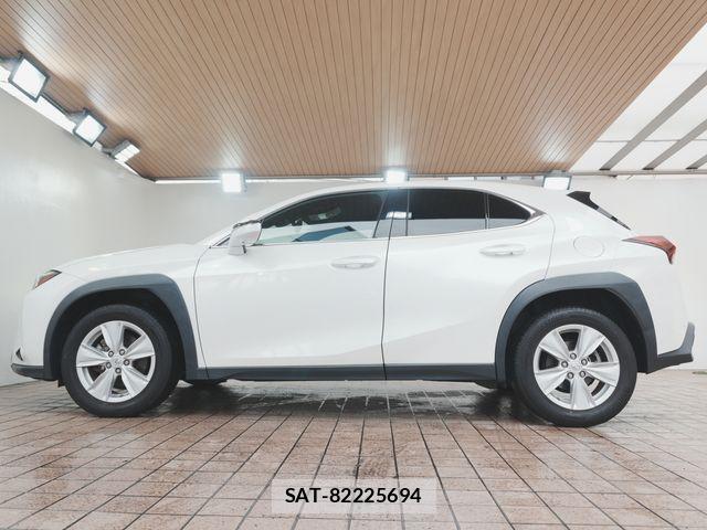 Lexus UX 2023-07 8685882-7