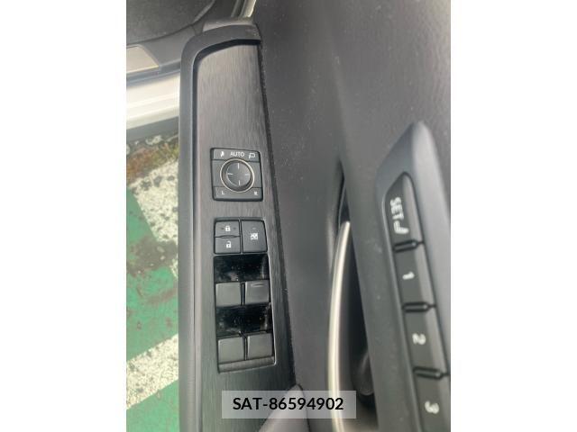 Lexus UX 2019-03 8743542-18