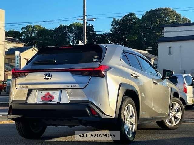Lexus UX 2018-12 8743543-2