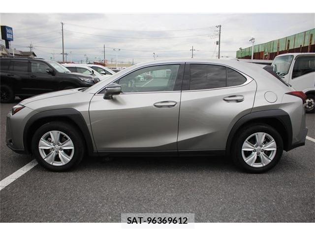 Lexus UX 2023-07 8743541-9