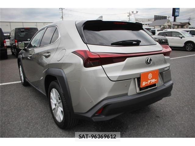 Lexus UX 2023-07 8743541-10