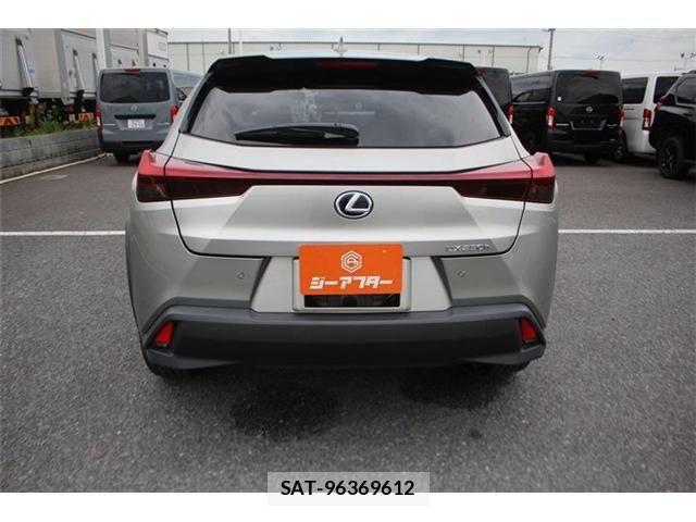 Lexus UX 2023-07 8743541-11