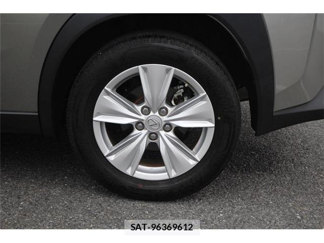 Lexus UX 2023-07 8743541-16