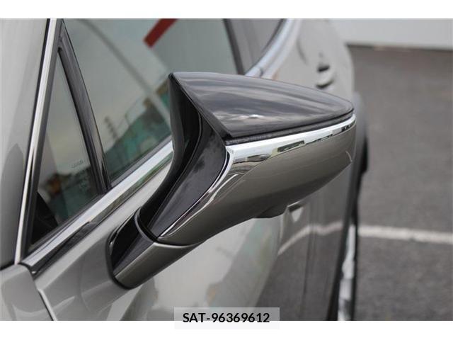 Lexus UX 2023-07 8743541-23