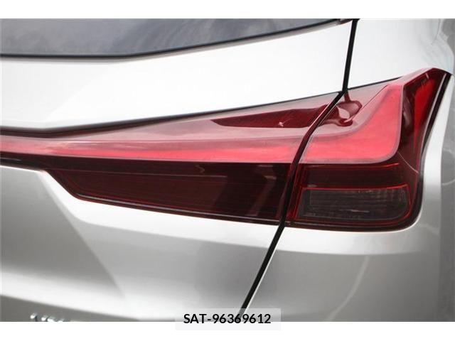Lexus UX 2023-07 8743541-24