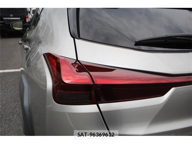 Lexus UX 2023-07 8743541-25