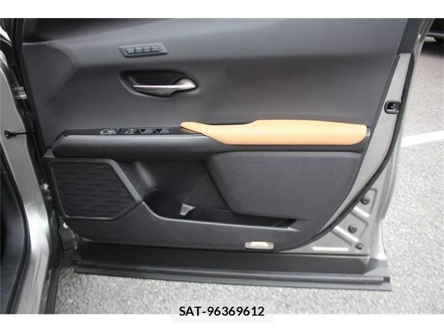 Lexus UX 2023-07 8743541-27