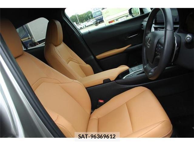 Lexus UX 2023-07 8743541-28