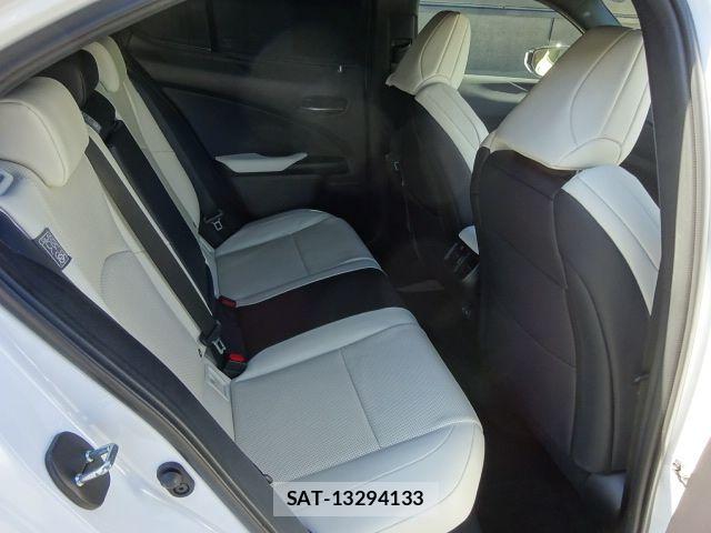 Lexus UX 2023-06 8796521-9