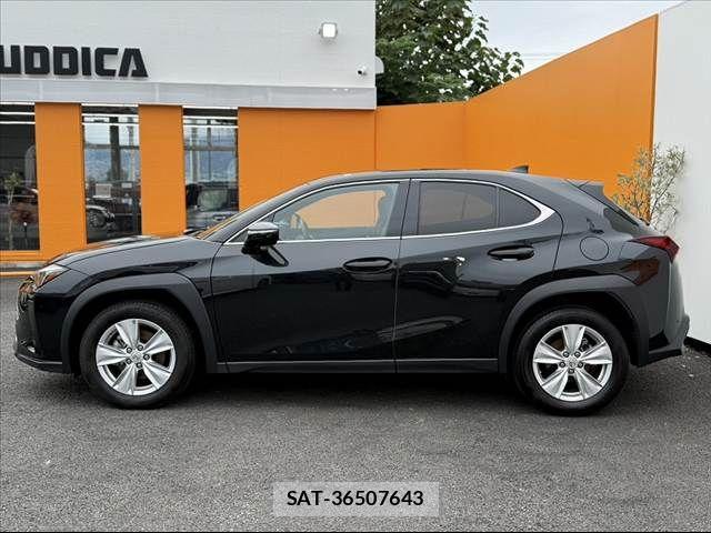 Lexus UX 2023-09 8830040-10