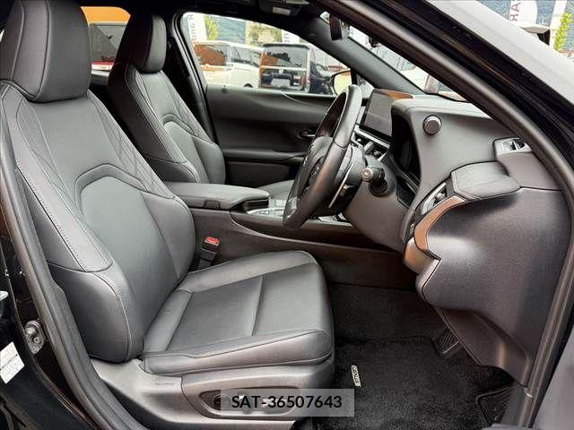 Lexus UX 2023-09 8830040-15