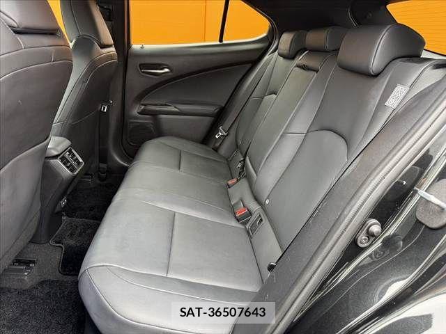 Lexus UX 2023-09 8830040-17