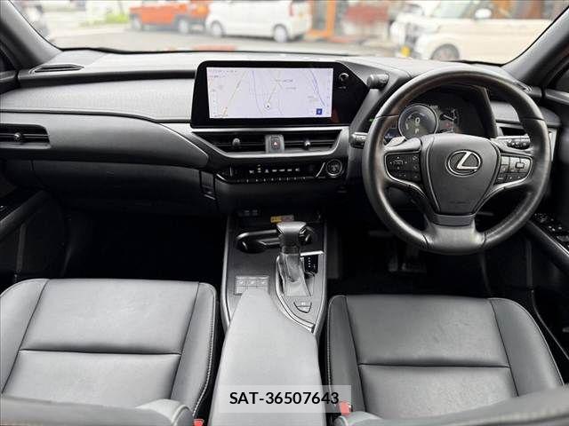 Lexus UX 2023-09 8830040-1