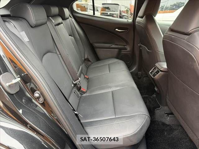 Lexus UX 2023-09 8830040-19