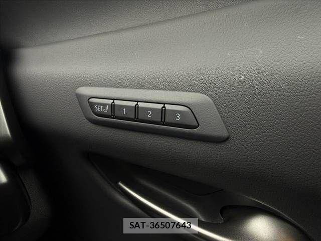Lexus UX 2023-09 8830040-21