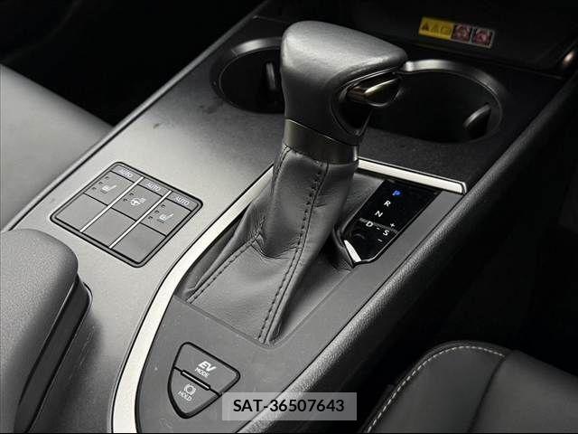 Lexus UX 2023-09 8830040-27