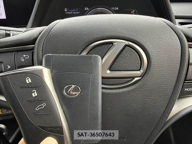 Lexus UX 2023-09 8830040-2