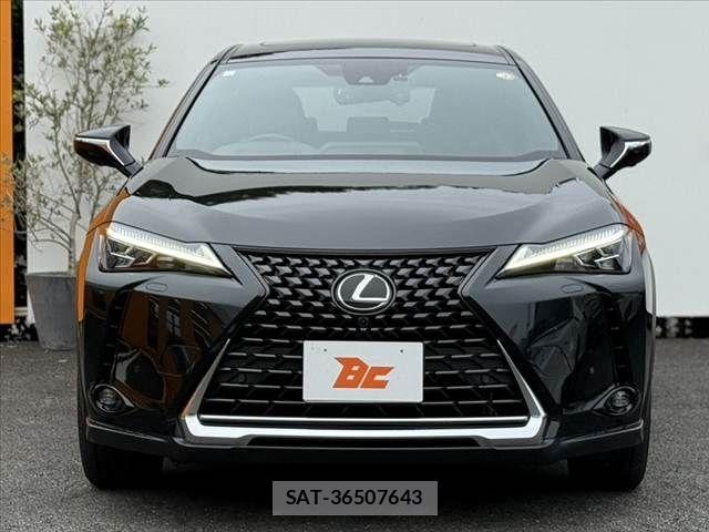 Lexus UX 2023-09 8830040-8