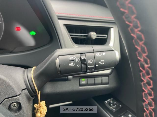 Lexus UX 2021-11 8830048-14