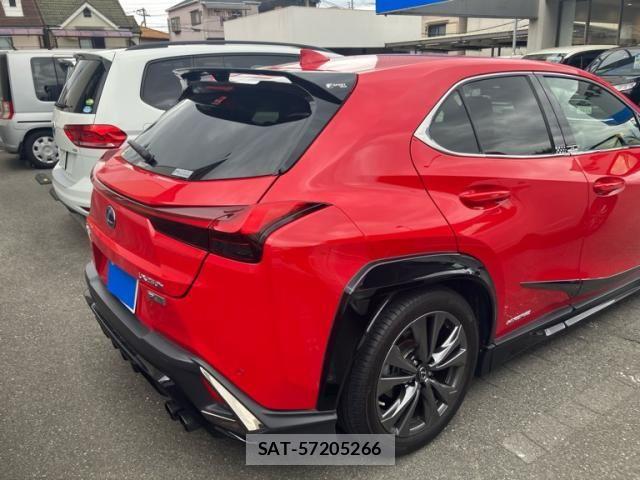 Lexus UX 2021-11 8830048-1
