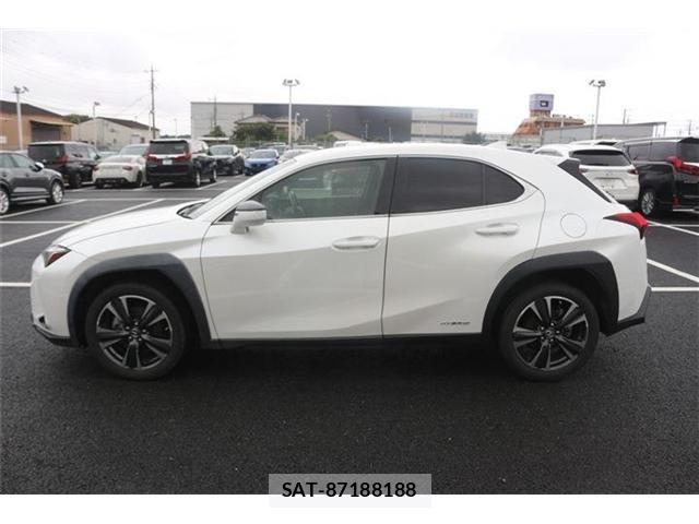 Lexus UX 2019-09 8830049-11