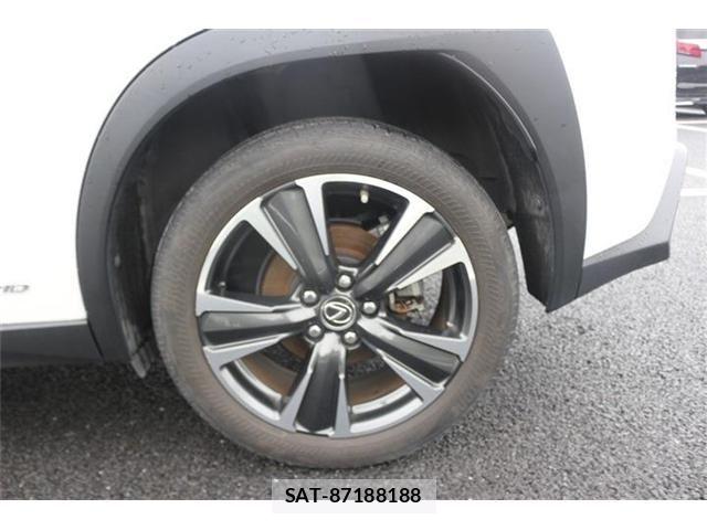 Lexus UX 2019-09 8830049-22