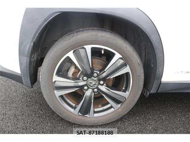 Lexus UX 2019-09 8830049-23