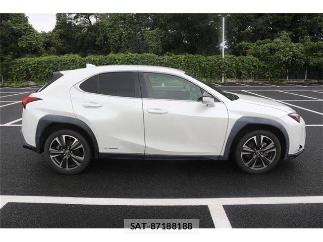 Lexus UX 2019-09 8830049-7