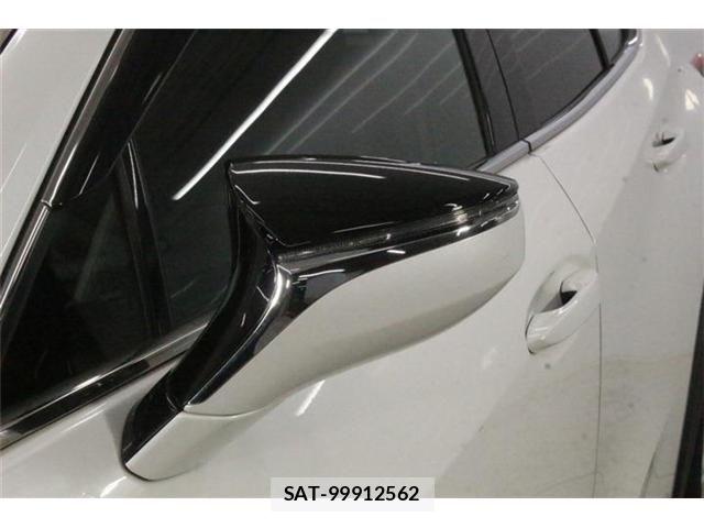 Lexus UX 2019-06 8830047-16