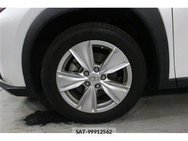 Lexus UX 2019-06 8830047-23