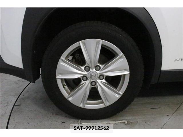Lexus UX 2019-06 8830047-25