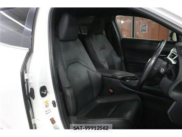 Lexus UX 2019-06 8830047-26