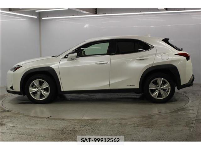 Lexus UX 2019-06 8830047-7