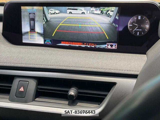Lexus UX 2019-04 8830050-3
