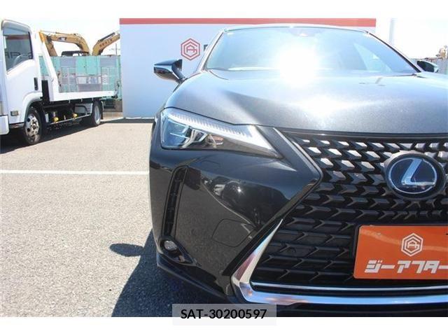 Lexus UX 2019-10 8849621-23