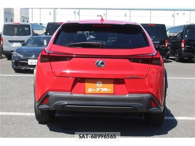 Lexus UX 2023-08 8848946-9