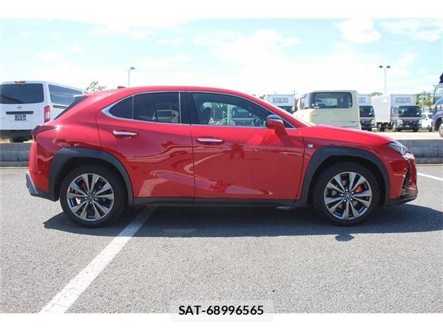 Lexus UX 2023-08 8848946-8