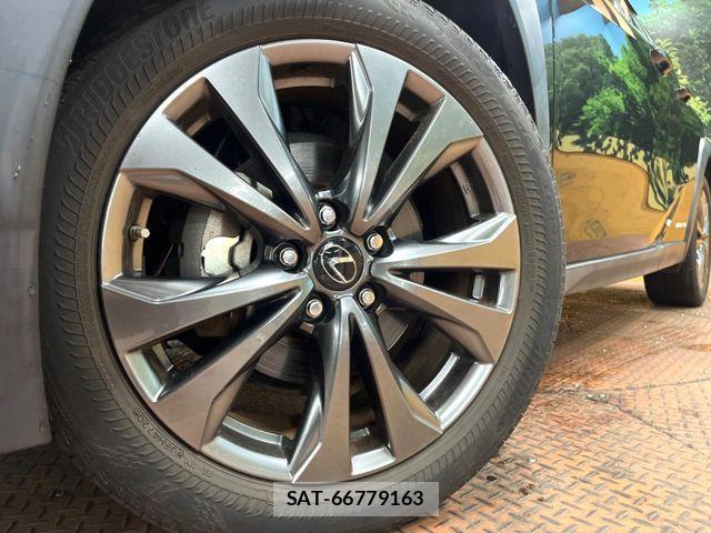 Lexus UX 2021-01 8871372-12