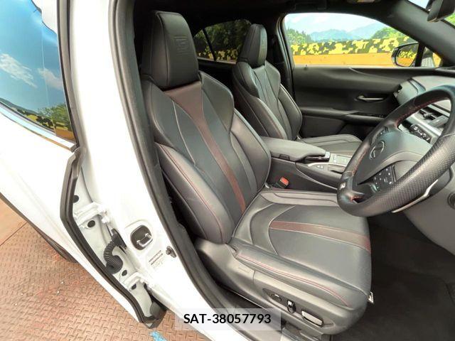 Lexus UX 2021-09 8880575-7