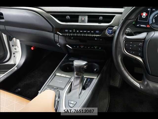 Lexus UX 2019-05 8880574-11
