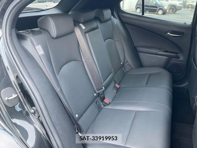 Lexus UX 2021-08 8883864-9