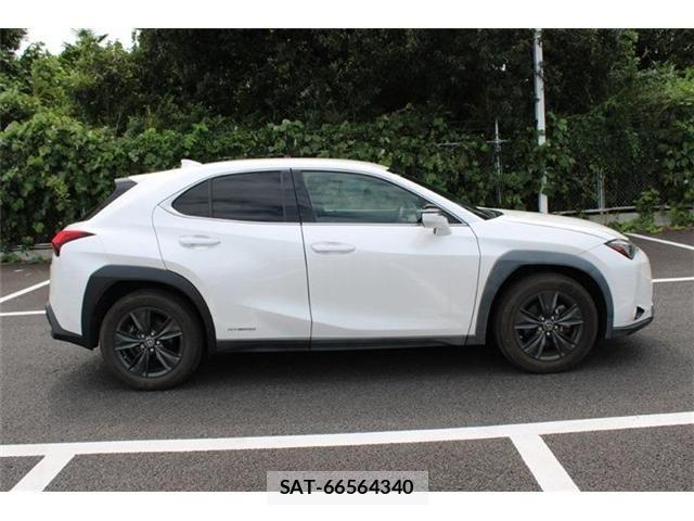 Lexus UX 2019-09 8883866-21